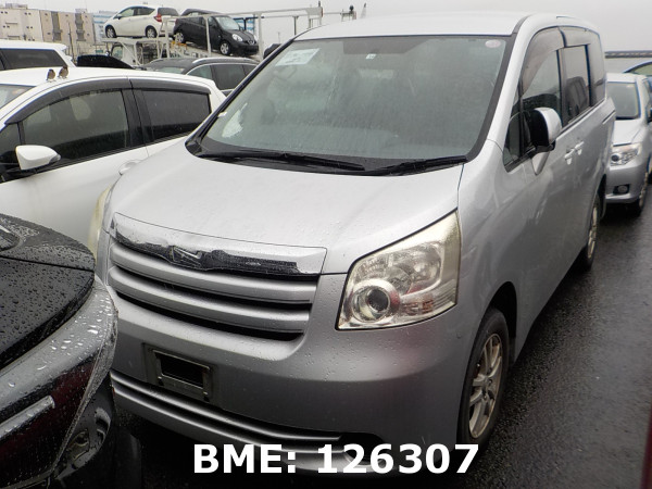 TOYOTA NOAH X