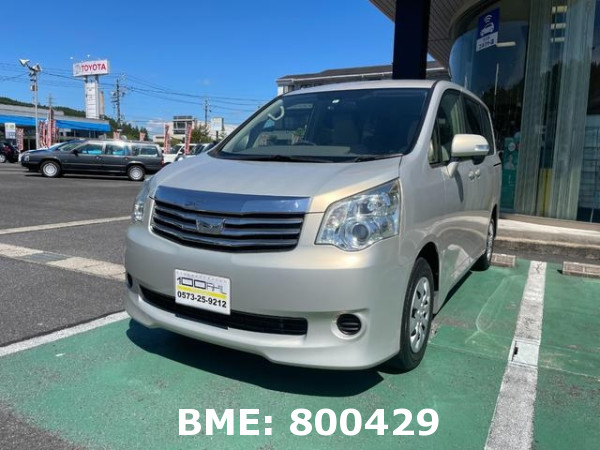 TOYOTA NOAH