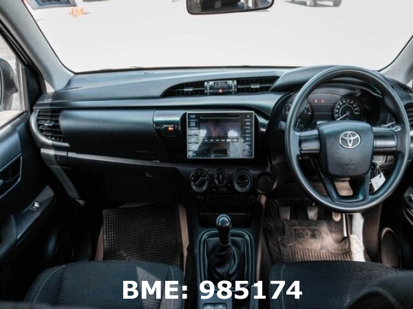 TOYOTA HILUX 2.4