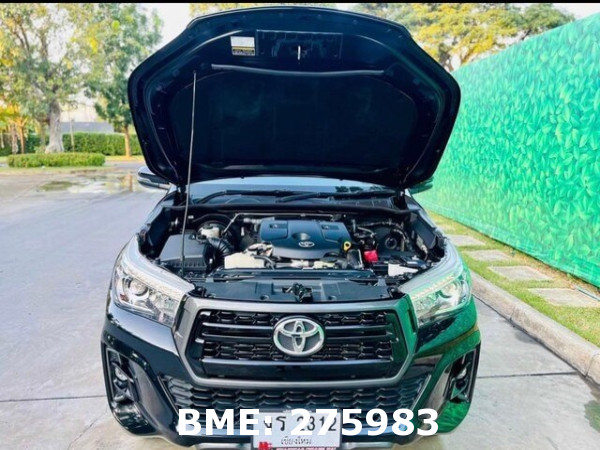 TOYOTA HILUX 2.4