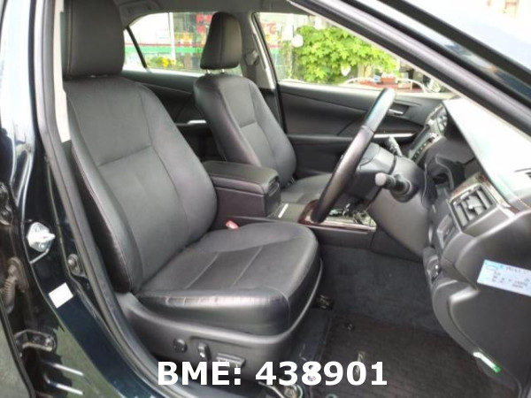 TOYOTA CAMRY (HYBRID LEATHER PACKAGE)