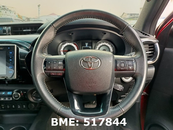 TOYOTA HILUX 2.8