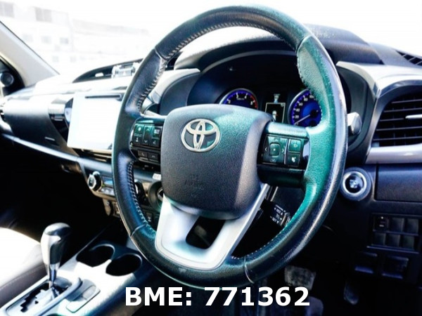 TOYOTA HILUX 2.8