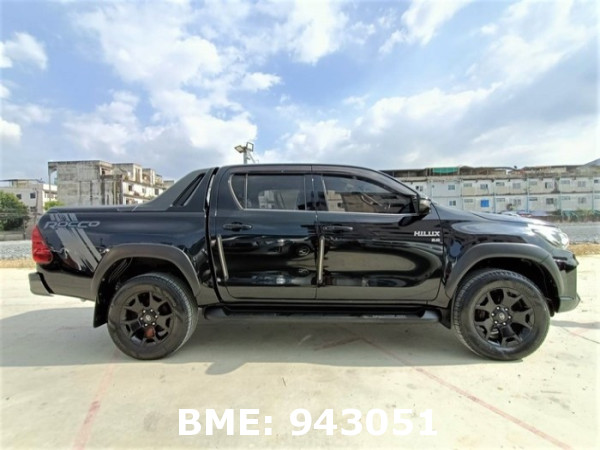 TOYOTA HILUX 2.8