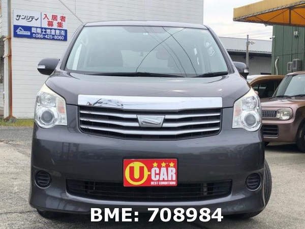 TOYOTA NOAH