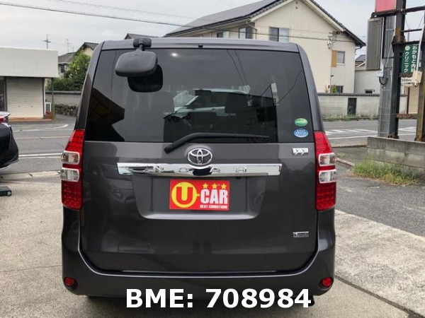 TOYOTA NOAH