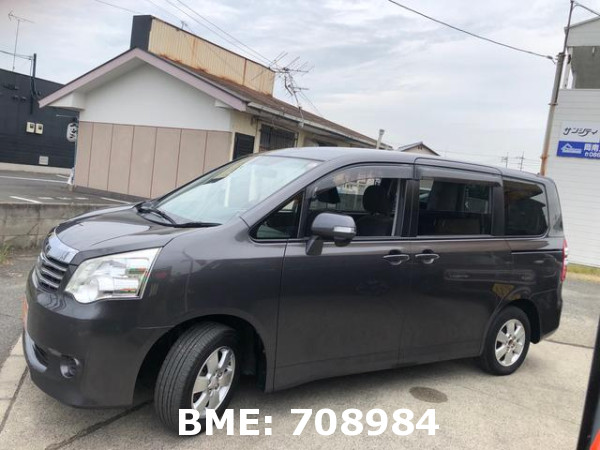 TOYOTA NOAH