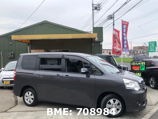 TOYOTA NOAH