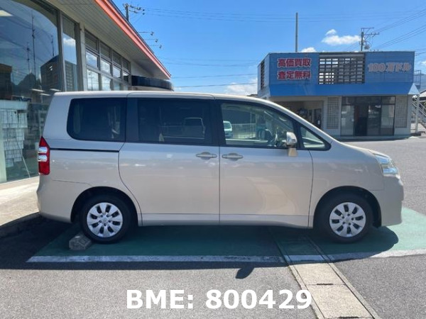 TOYOTA NOAH