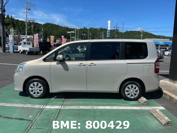 TOYOTA NOAH