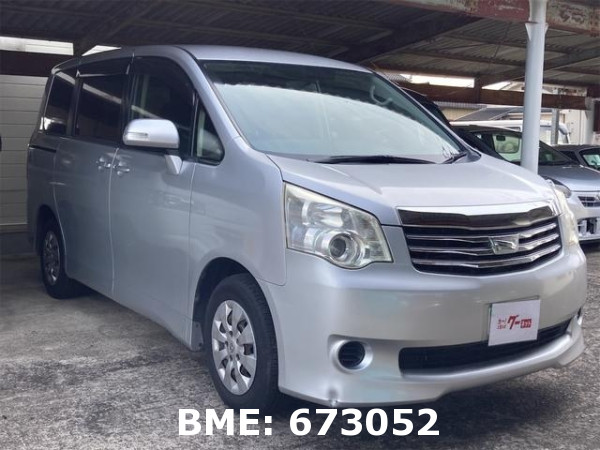 TOYOTA NOAH