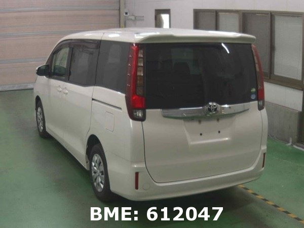 TOYOTA NOAH