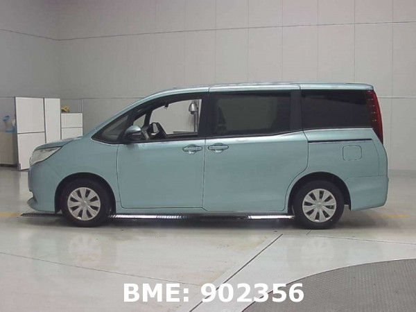 TOYOTA NOAH