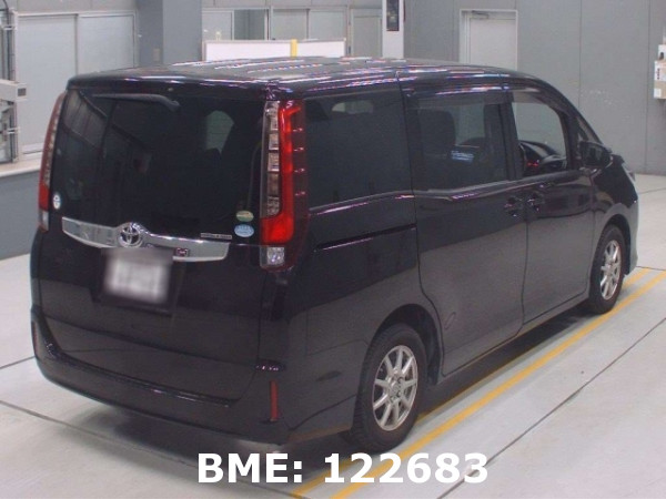 TOYOTA NOAH