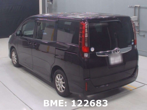 TOYOTA NOAH