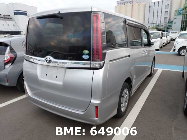 TOYOTA NOAH