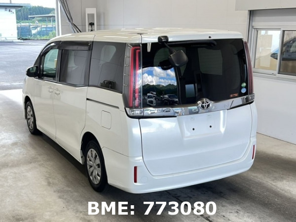 TOYOTA NOAH