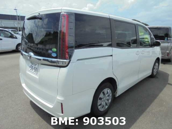 TOYOTA NOAH