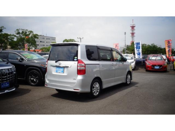 TOYOTA NOAH SI PACKAGE