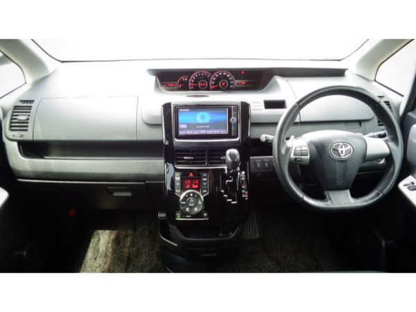 TOYOTA NOAH SI PACKAGE