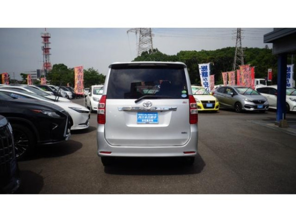 TOYOTA NOAH SI PACKAGE