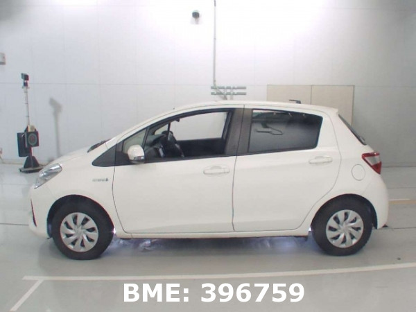 TOYOTA VITZ HYBRID F