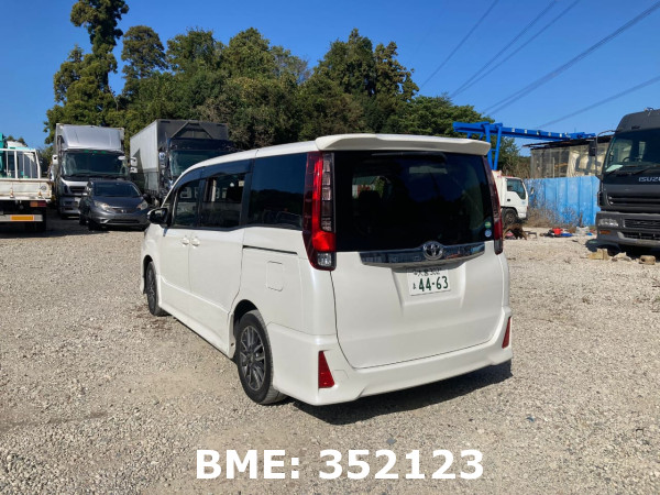 TOYOTA NOAH SI DUAL SUN ROOF