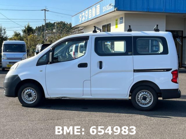 NISSAN NV200