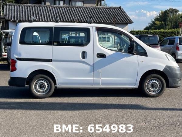 NISSAN NV200