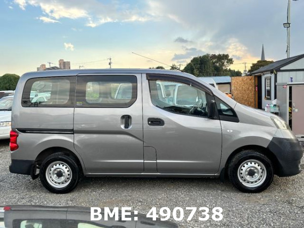 NISSAN NV200