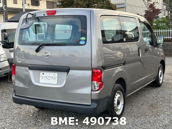 NISSAN NV200