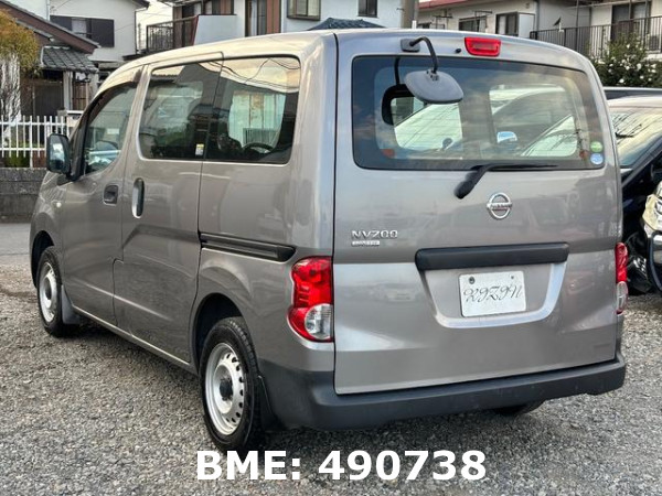 NISSAN NV200