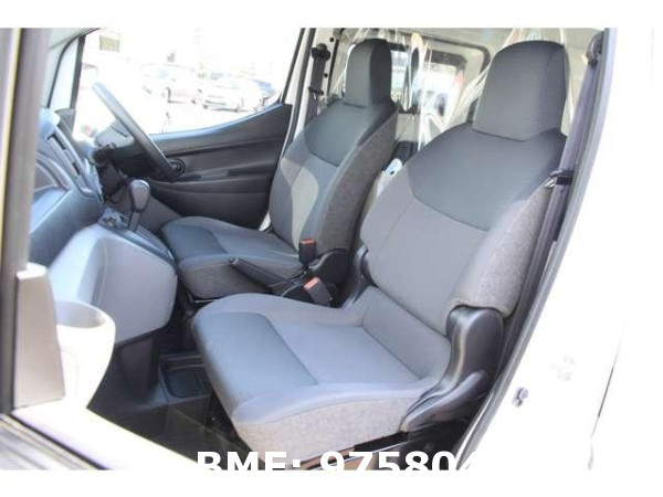 NISSAN NV200