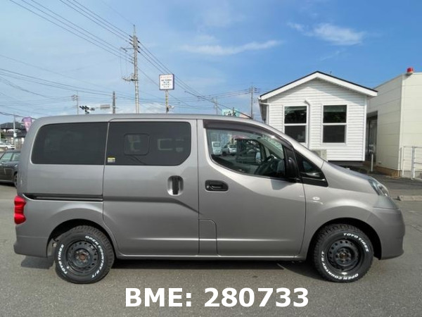 NISSAN NV200