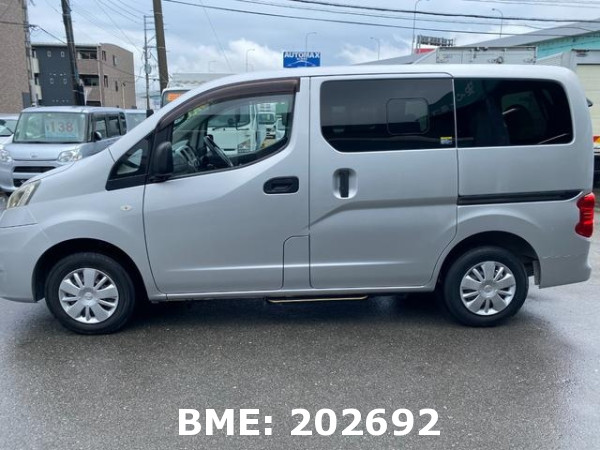 NISSAN NV200