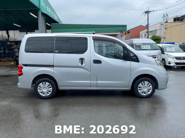 NISSAN NV200