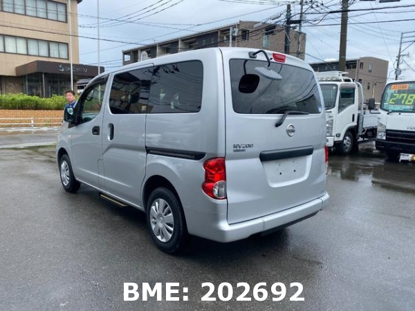 NISSAN NV200