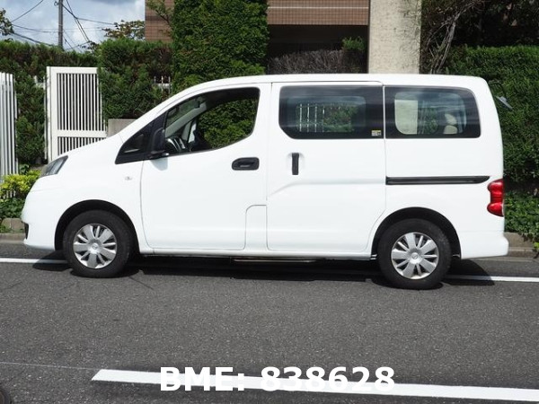 NISSAN NV200