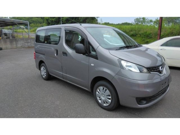 NISSAN NV200