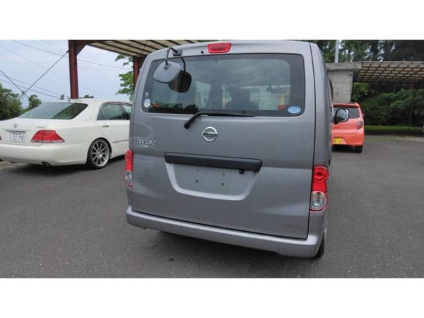 NISSAN NV200