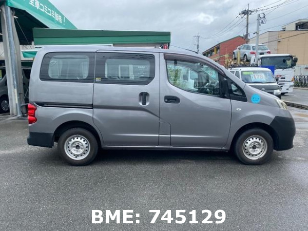 NISSAN NV200