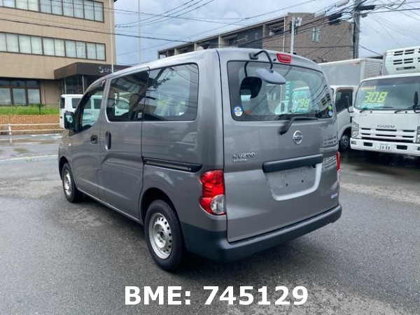 NISSAN NV200