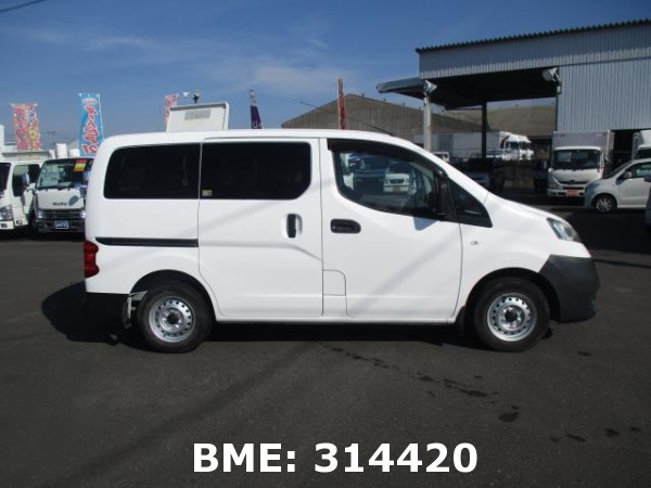 NISSAN NV200