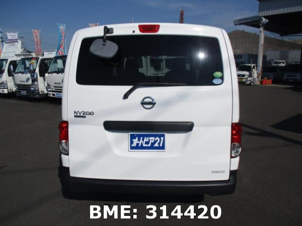 NISSAN NV200