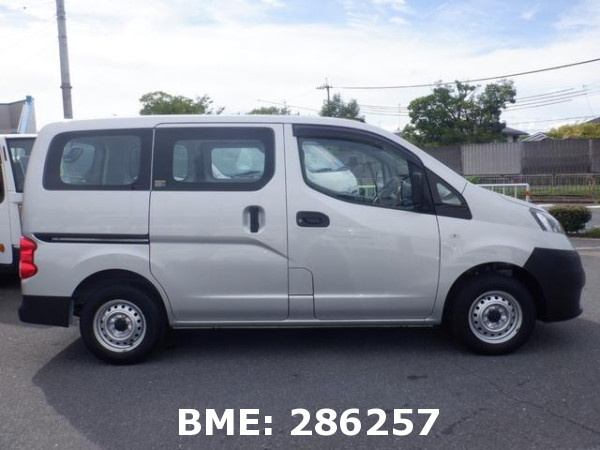 NISSAN NV200