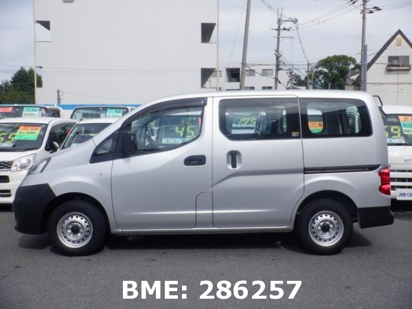 NISSAN NV200