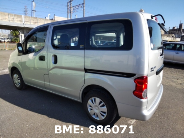 NISSAN NV200