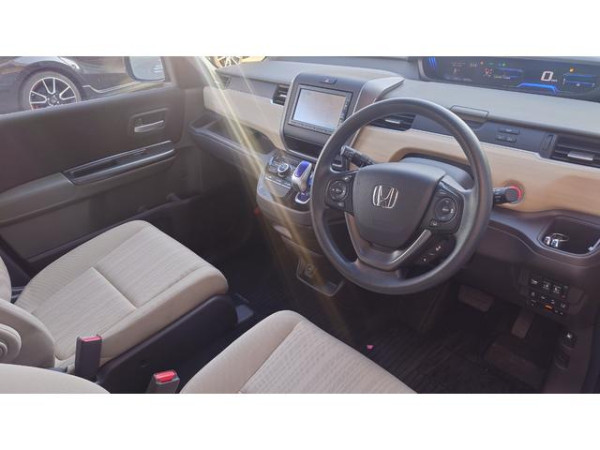 HONDA FREED HYBRID