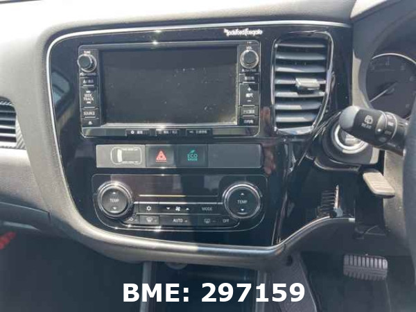 MITSUIBISHI OUTLANDER 24G NAVI PACKAGE