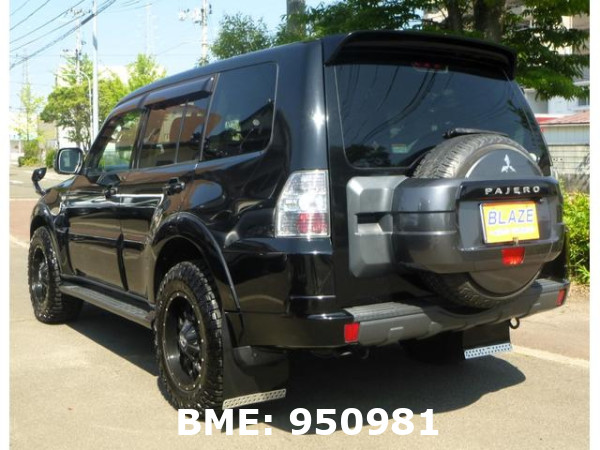 MITSUBISHI PAJERO